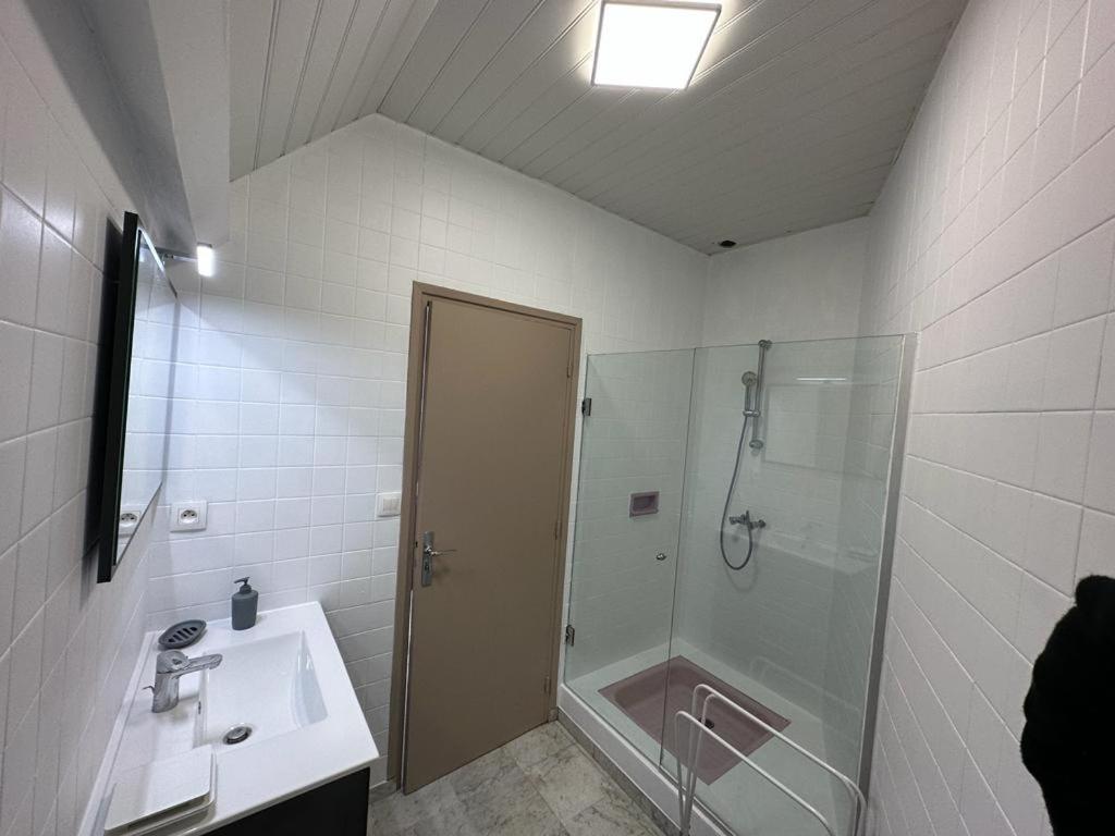 Spacious Flat Close To The Railway Station Τρουά Δωμάτιο φωτογραφία
