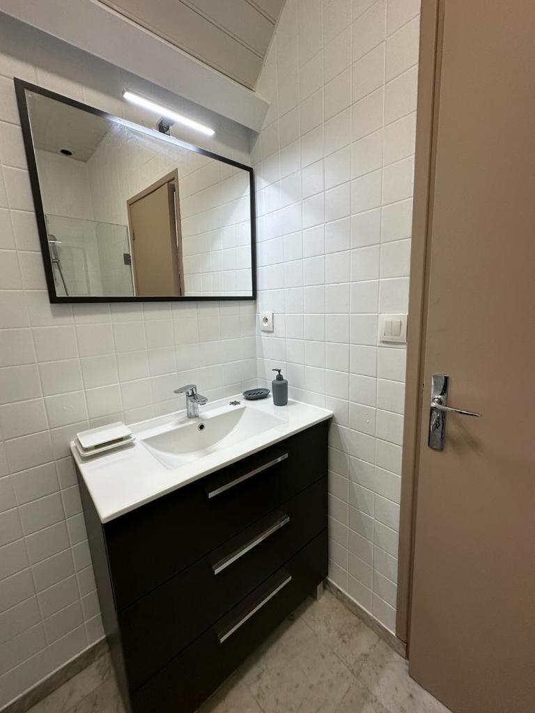 Spacious Flat Close To The Railway Station Τρουά Δωμάτιο φωτογραφία